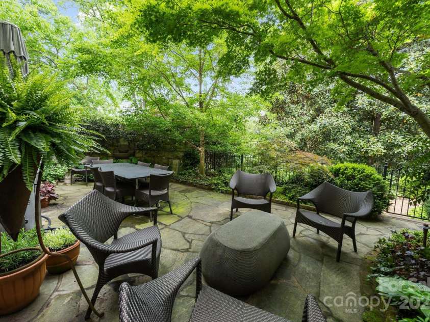 1550 High Street, Charlotte, NC 28211.  MLS# CAR4251602, YatesRealty ID 15315. 