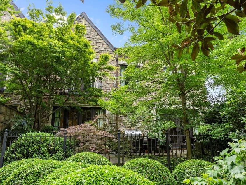 1550 High Street, Charlotte, NC 28211.  MLS# CAR4251602, YatesRealty ID 15315. 