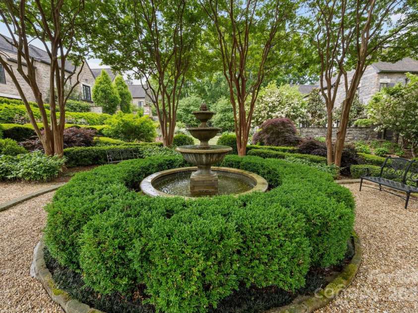 1550 High Street, Charlotte, NC 28211.  MLS# CAR4251602, YatesRealty ID 15315. 