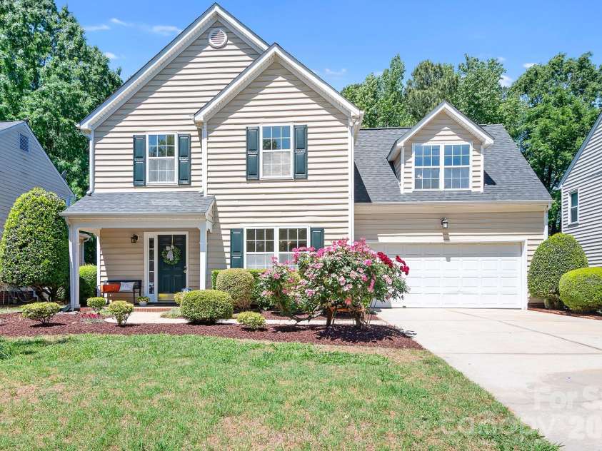 4634 Bridle Ridge Lane, Charlotte, NC 28269.  MLS# CAR4372791, YatesRealty ID 15315. 