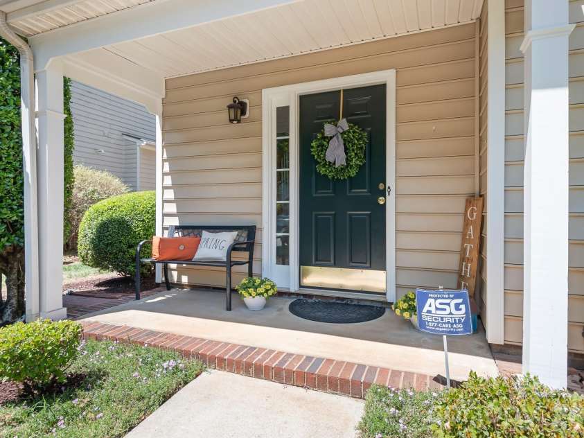 4634 Bridle Ridge Lane, Charlotte, NC 28269.  MLS# CAR4372791, YatesRealty ID 15315. 