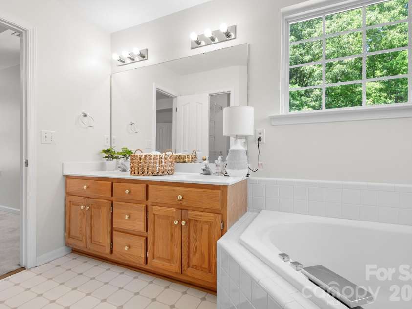 4634 Bridle Ridge Lane, Charlotte, NC 28269.  MLS# CAR4372791, YatesRealty ID 15315. 