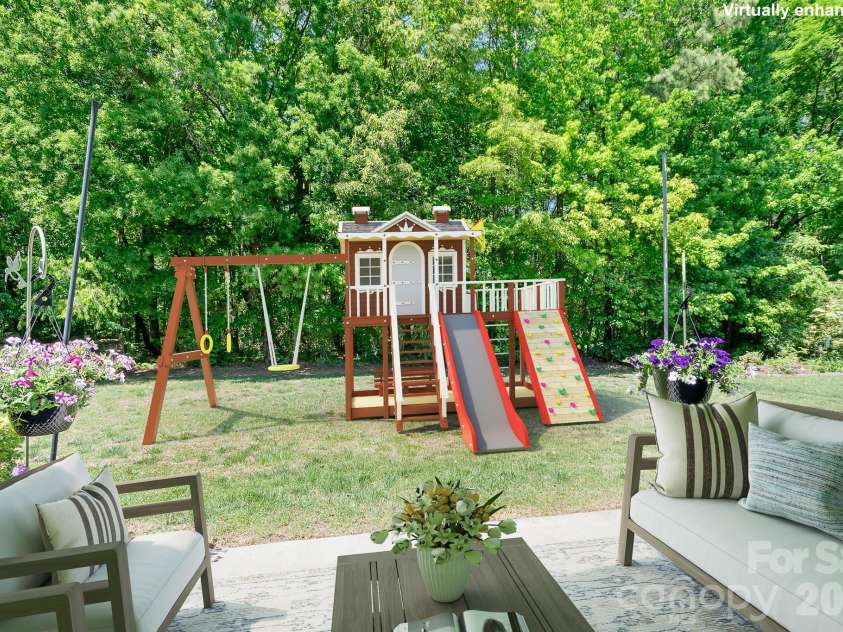 4634 Bridle Ridge Lane, Charlotte, NC 28269.  MLS# CAR4372791, YatesRealty ID 15315. Virtually Staged