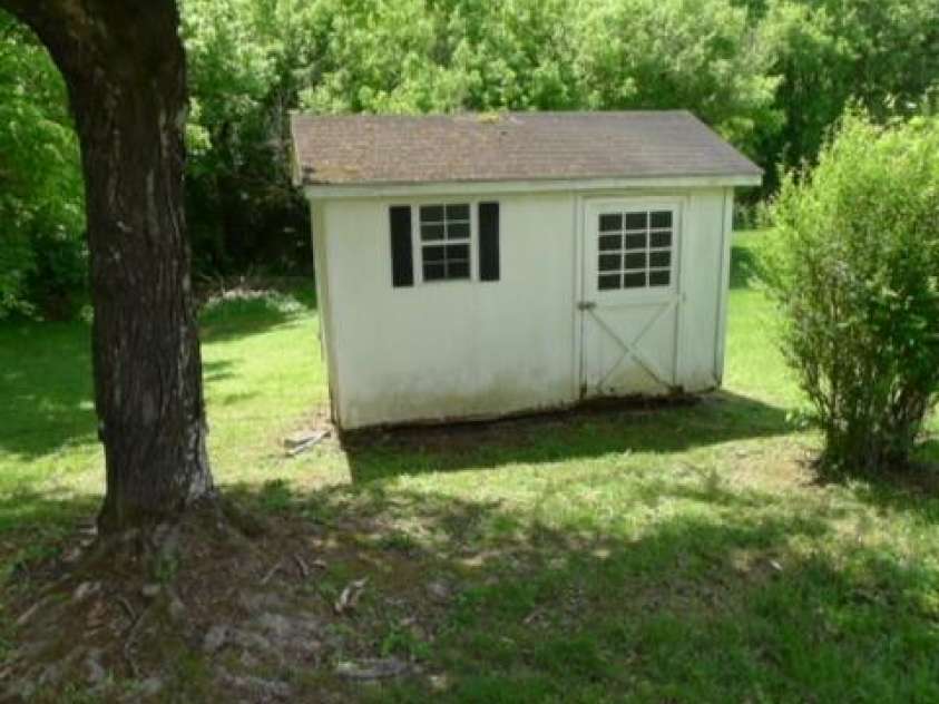 104 Main Street, Jonesville, NC 28642.  MLS# CAR4257586, YatesRealty ID 15316. 