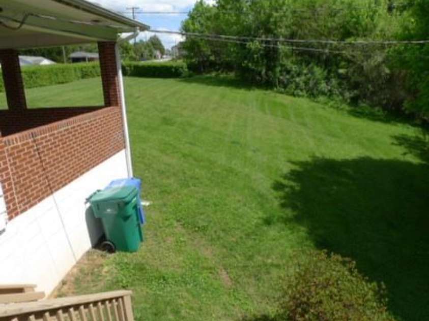 104 Main Street, Jonesville, NC 28642.  MLS# CAR4257586, YatesRealty ID 15316. 