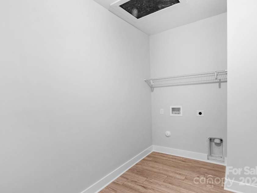 142 Crystal Heights Drive, Hendersonville, NC 28739.  MLS# CAR4310051, YatesRealty ID 15316. Laundry