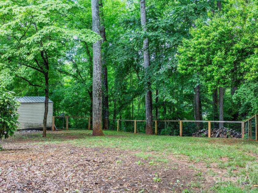 220 Pinehurst Lane, Newton, NC 28658.  MLS# CAR4258457, YatesRealty ID 15317. 