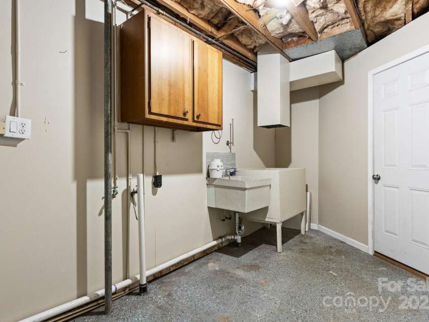 220 Pinehurst Lane, Newton, NC 28658.  MLS# CAR4258457, YatesRealty ID 15317. Laundry Area in Lower Level Garage