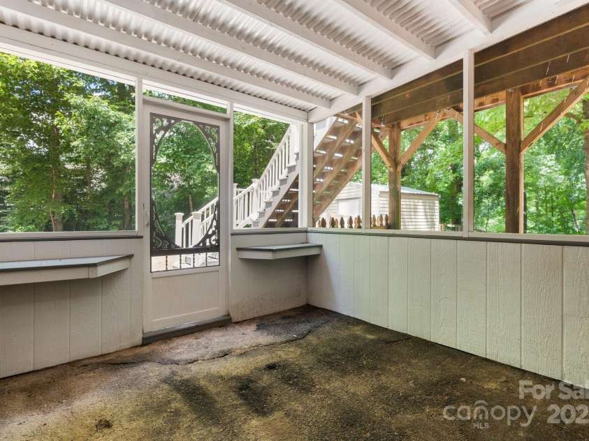 220 Pinehurst Lane, Newton, NC 28658.  MLS# CAR4258457, YatesRealty ID 15317. Lower Level Screened in Patio