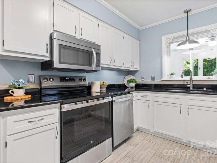 220 Pinehurst Lane, Newton, NC 28658.  MLS# CAR4258457, YatesRealty ID 15317. Upper Level Kitchen