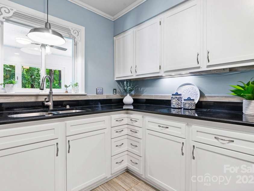 220 Pinehurst Lane, Newton, NC 28658.  MLS# CAR4258457, YatesRealty ID 15317. Upper Level Kitchen