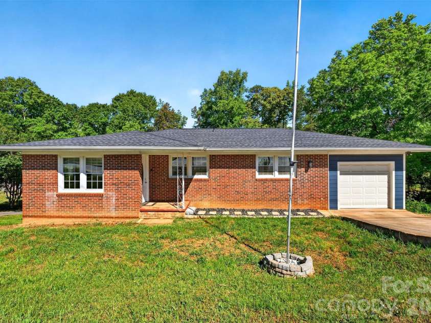 4853 Main Street, Cowpens, SC 29330.  MLS# CAR4372976, YatesRealty ID 15318. 
