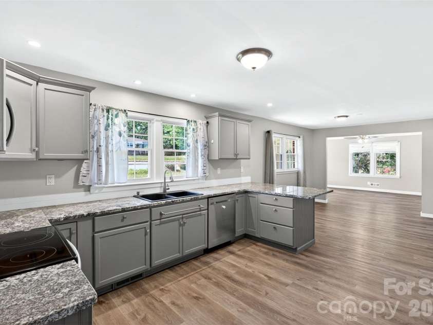 4853 Main Street, Cowpens, SC 29330.  MLS# CAR4372976, YatesRealty ID 15318. 