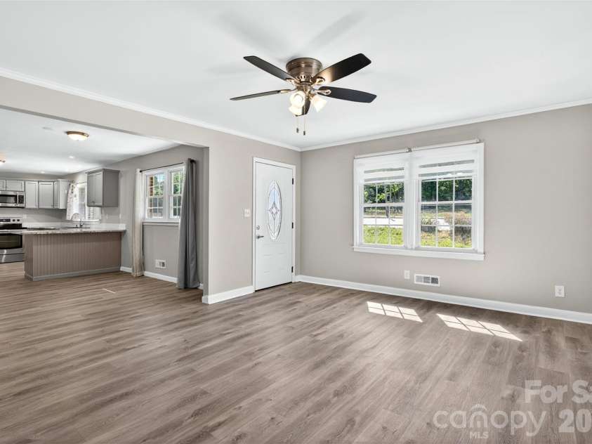 4853 Main Street, Cowpens, SC 29330.  MLS# CAR4372976, YatesRealty ID 15318. 