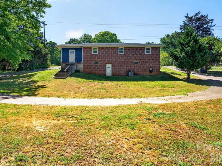 4853 Main Street, Cowpens, SC 29330.  MLS# CAR4372976, YatesRealty ID 15318. 