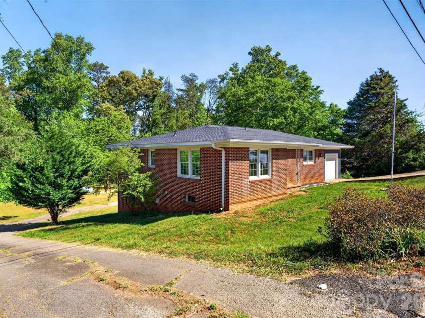 4853 Main Street, Cowpens, SC 29330.  MLS# CAR4372976, YatesRealty ID 15318. 