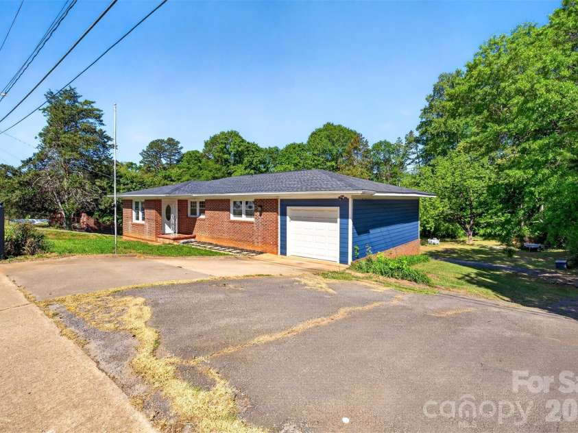 4853 Main Street, Cowpens, SC 29330.  MLS# CAR4372976, YatesRealty ID 15318. 