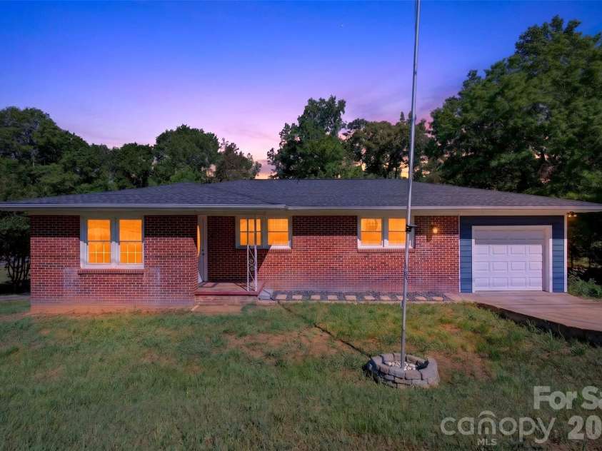 4853 Main Street, Cowpens, SC 29330.  MLS# CAR4372976, YatesRealty ID 15318. 