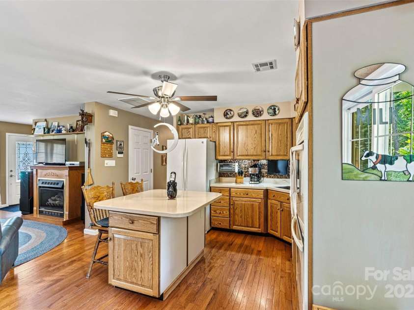 6992 Sherrills Ford Road, Sherrills Ford, NC 28673.  MLS# CAR4259782, YatesRealty ID 15318. Kitchen main level