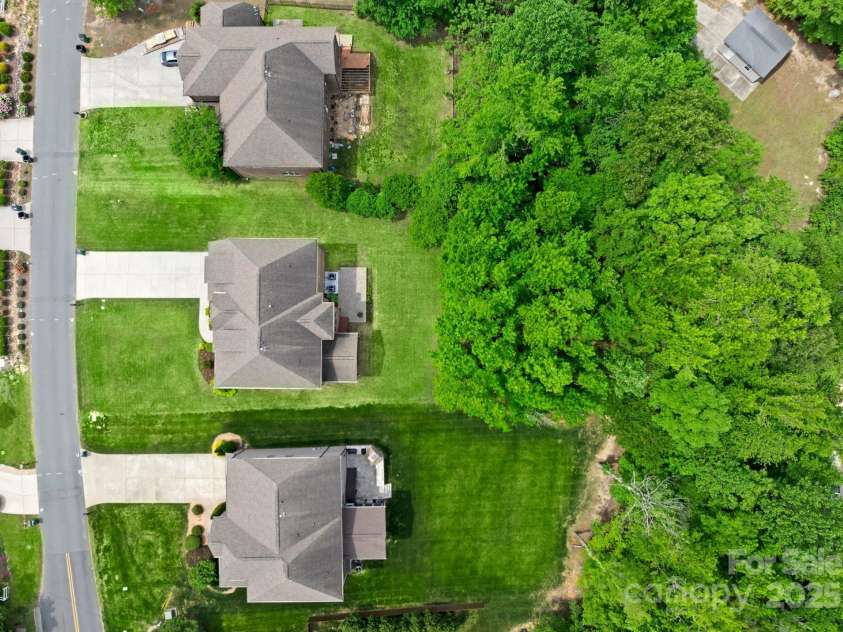 2606 Walker Road, Matthews, NC 28105.  MLS# CAR4258794, YatesRealty ID 15319. 