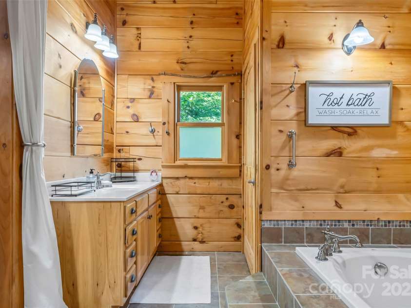 279 Outback Trail, Nebo, NC 28761.  MLS# CAR4277769, YatesRealty ID 1532. Primary Suite