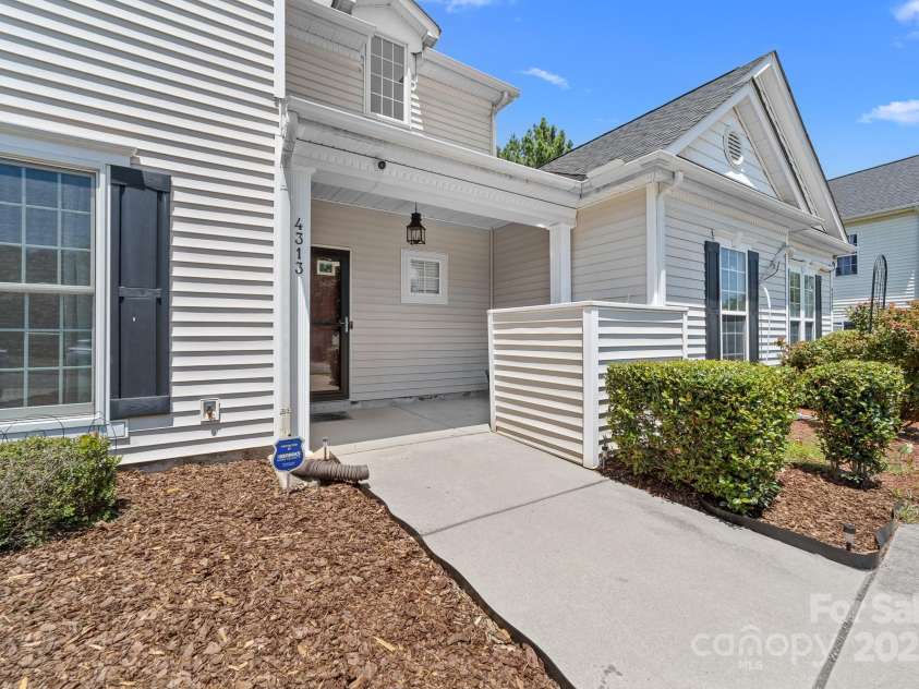 4313 Eaves Lane, Charlotte, NC 28215.  MLS# CAR4285033, YatesRealty ID 1532. 