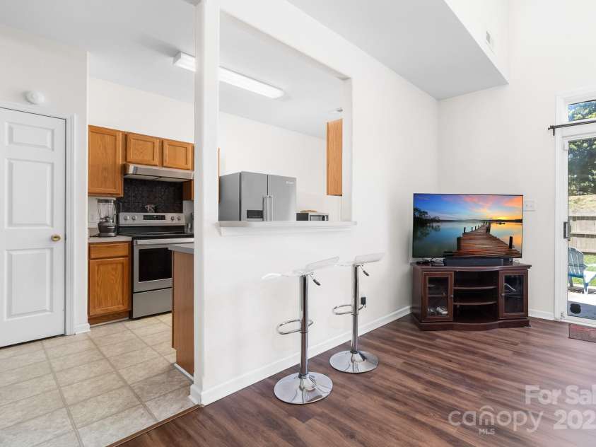 4313 Eaves Lane, Charlotte, NC 28215.  MLS# CAR4285033, YatesRealty ID 1532. 