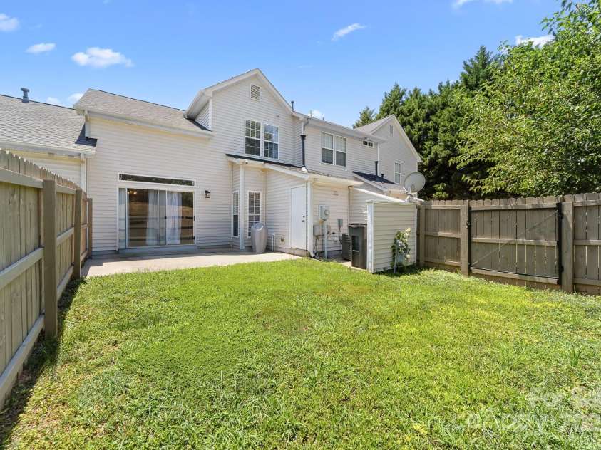 4313 Eaves Lane, Charlotte, NC 28215.  MLS# CAR4285033, YatesRealty ID 1532. 