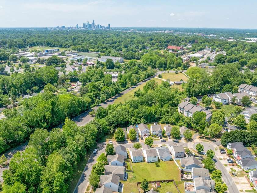 4313 Eaves Lane, Charlotte, NC 28215.  MLS# CAR4285033, YatesRealty ID 1532. 