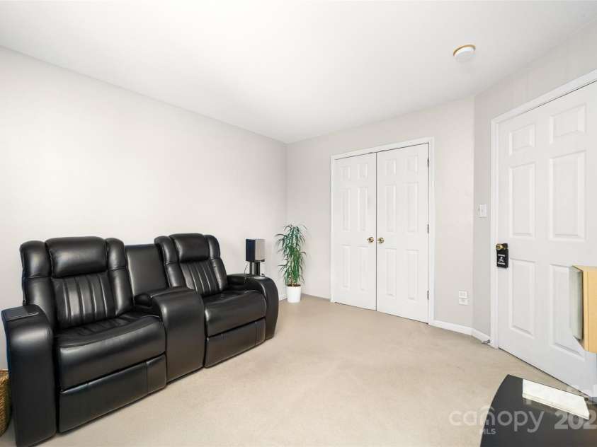 4313 Eaves Lane, Charlotte, NC 28215.  MLS# CAR4285033, YatesRealty ID 1532. 