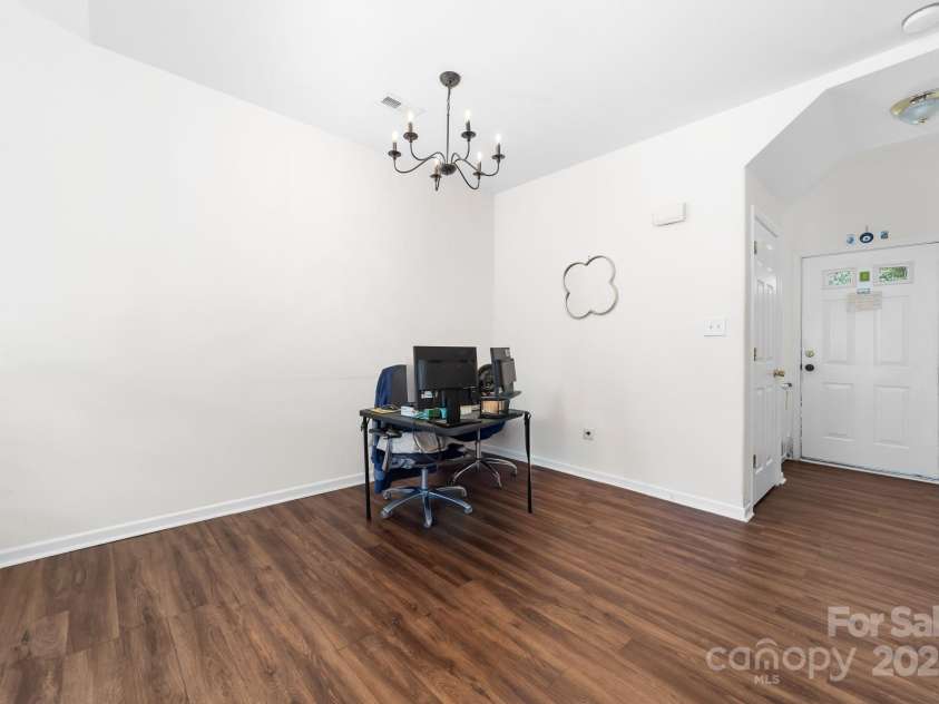 4313 Eaves Lane, Charlotte, NC 28215.  MLS# CAR4285033, YatesRealty ID 1532. Dining Area