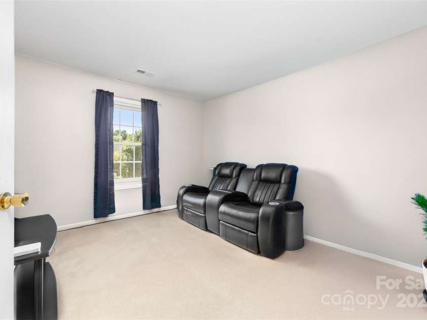 4313 Eaves Lane, Charlotte, NC 28215.  MLS# CAR4285033, YatesRealty ID 1532. Upstairs Bedroom