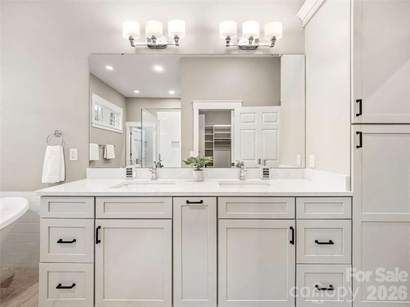 1 Cedar Chine Drive, Asheville, NC 28803.  MLS# CAR4393411, YatesRealty ID 15321. 