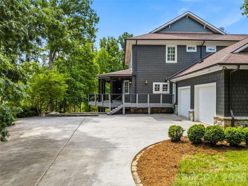 1 Cedar Chine Drive, Asheville, NC 28803.  MLS# CAR4393411, YatesRealty ID 15321. 