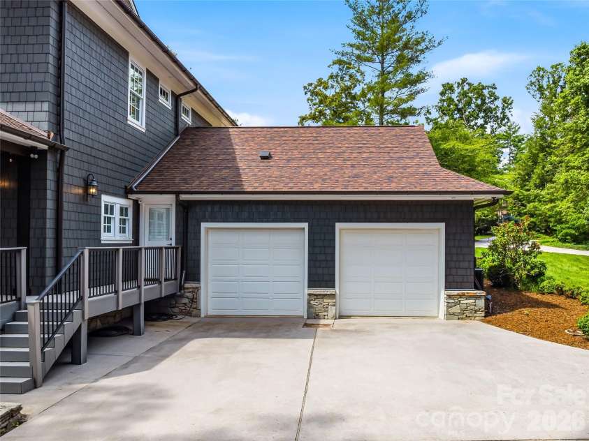 1 Cedar Chine Drive, Asheville, NC 28803.  MLS# CAR4393411, YatesRealty ID 15321. 