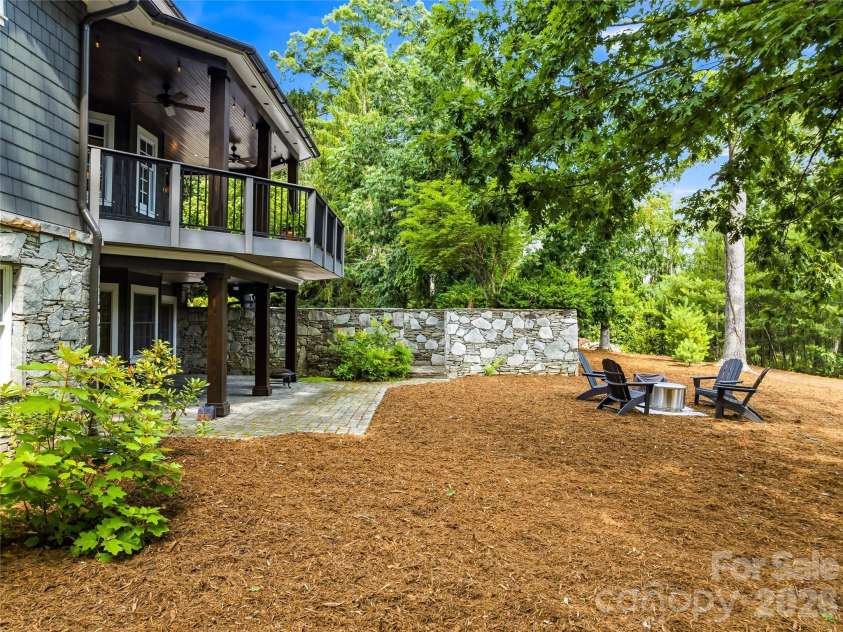 1 Cedar Chine Drive, Asheville, NC 28803.  MLS# CAR4393411, YatesRealty ID 15321. 