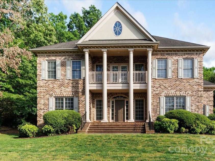10836 Fox Hedge Road, Matthews, NC 28105.  MLS# CAR4249655, YatesRealty ID 15321. 