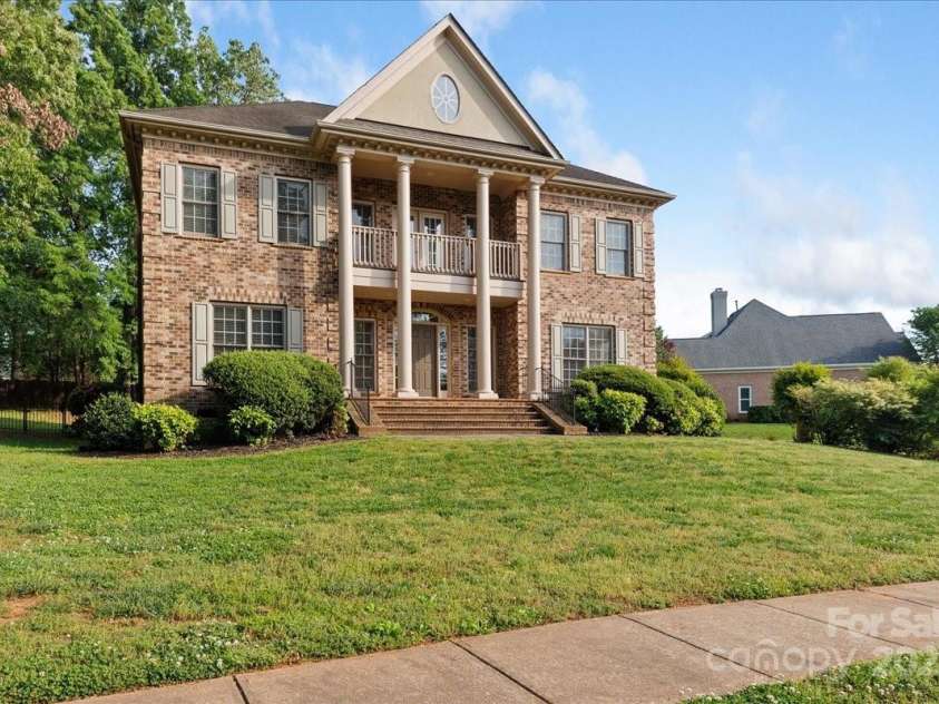 10836 Fox Hedge Road, Matthews, NC 28105.  MLS# CAR4249655, YatesRealty ID 15321. 