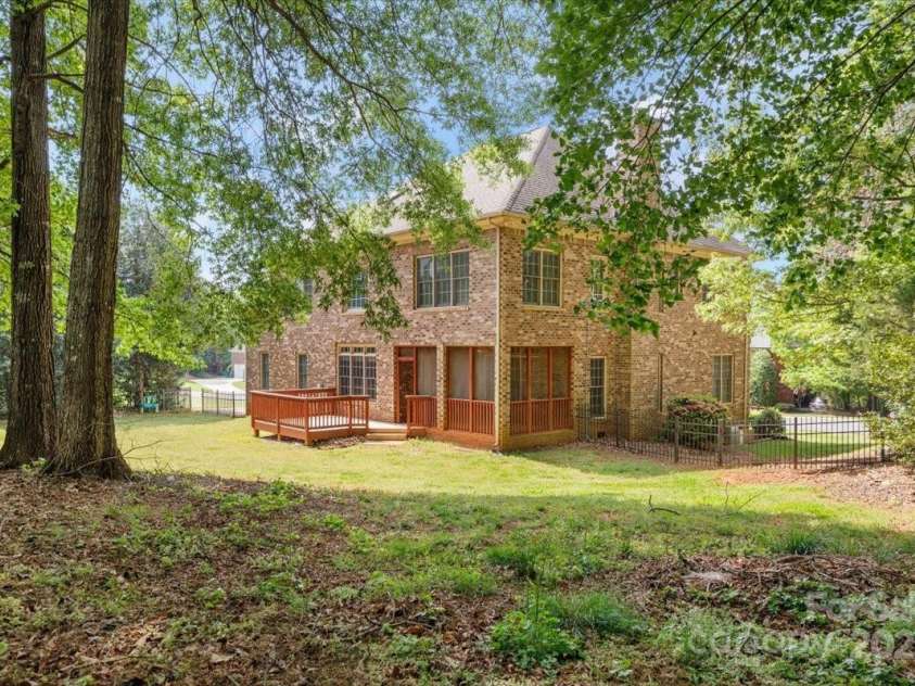 10836 Fox Hedge Road, Matthews, NC 28105.  MLS# CAR4249655, YatesRealty ID 15321. 