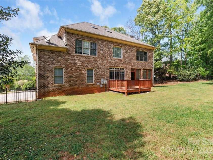10836 Fox Hedge Road, Matthews, NC 28105.  MLS# CAR4249655, YatesRealty ID 15321. 