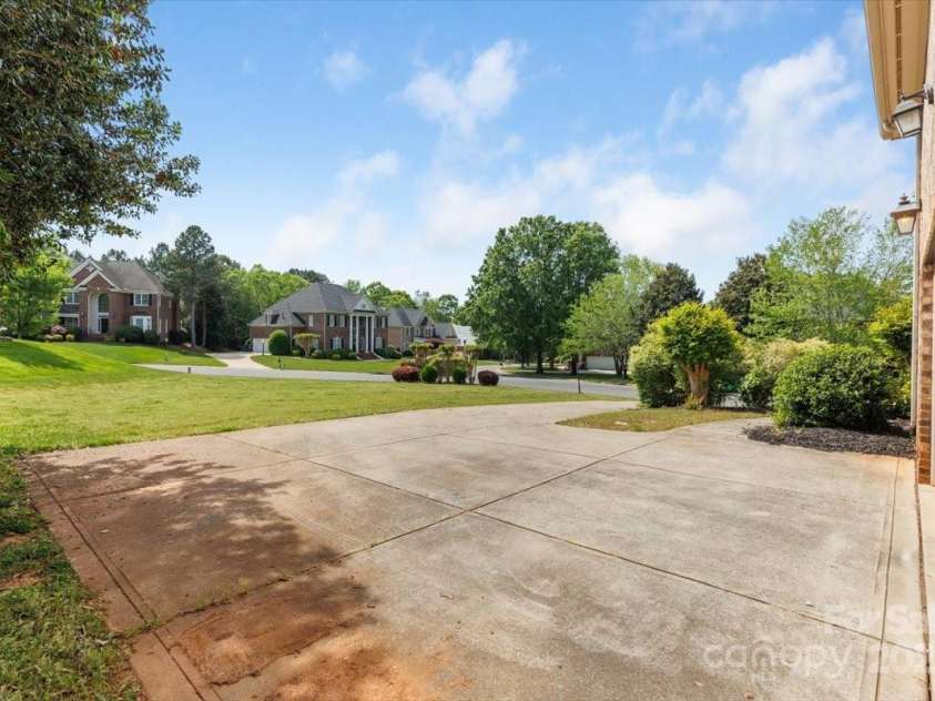 10836 Fox Hedge Road, Matthews, NC 28105.  MLS# CAR4249655, YatesRealty ID 15321. 