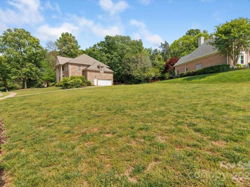 10836 Fox Hedge Road, Matthews, NC 28105.  MLS# CAR4249655, YatesRealty ID 15321. 