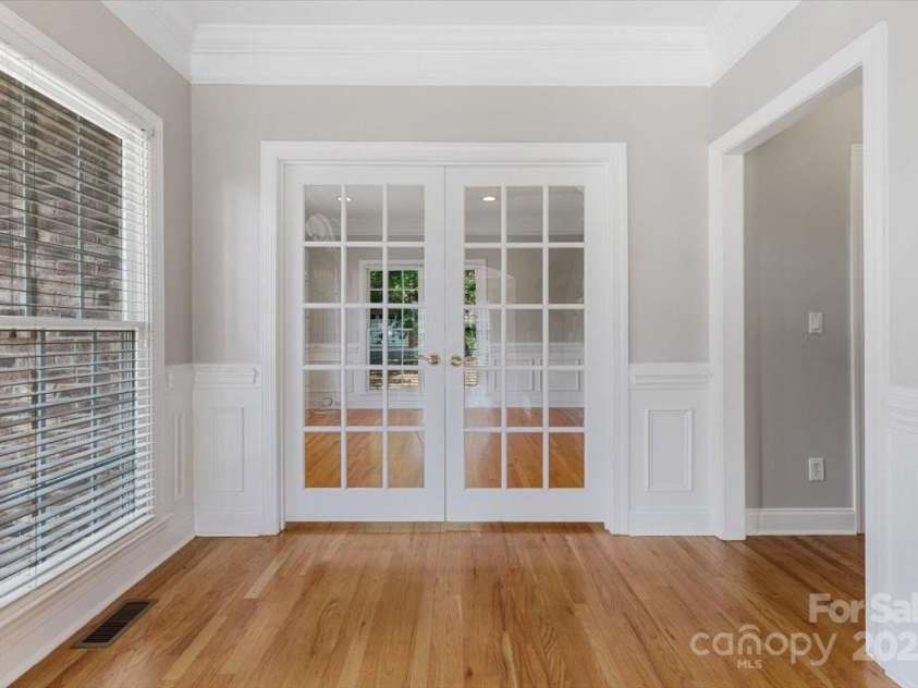 10836 Fox Hedge Road, Matthews, NC 28105.  MLS# CAR4249655, YatesRealty ID 15321. 