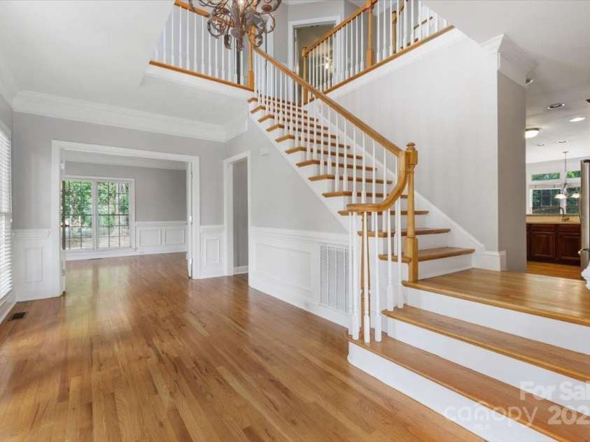 10836 Fox Hedge Road, Matthews, NC 28105.  MLS# CAR4249655, YatesRealty ID 15321. 