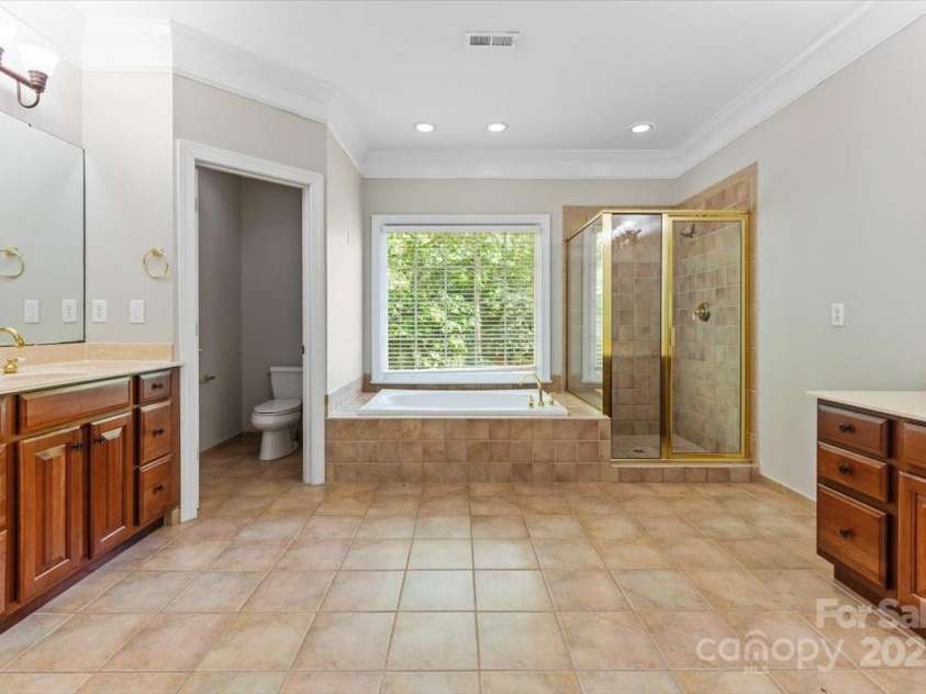 10836 Fox Hedge Road, Matthews, NC 28105.  MLS# CAR4249655, YatesRealty ID 15321. 