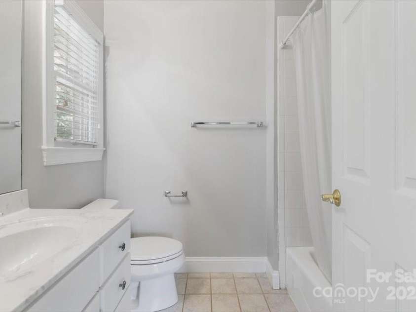 10836 Fox Hedge Road, Matthews, NC 28105.  MLS# CAR4249655, YatesRealty ID 15321. 