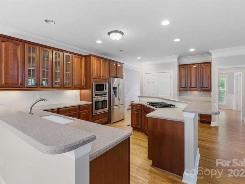 10836 Fox Hedge Road, Matthews, NC 28105.  MLS# CAR4249655, YatesRealty ID 15321. 