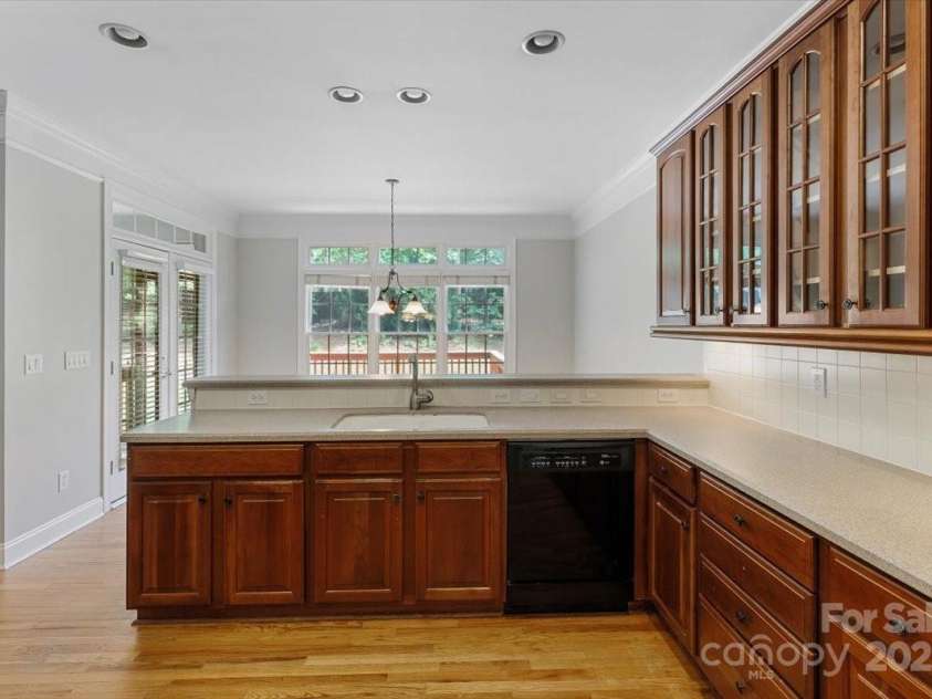 10836 Fox Hedge Road, Matthews, NC 28105.  MLS# CAR4249655, YatesRealty ID 15321. 