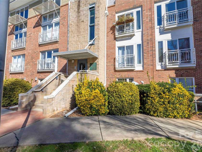 3953 Picasso Court, Charlotte, NC 28205.  MLS# CAR4321079, YatesRealty ID 15323. 