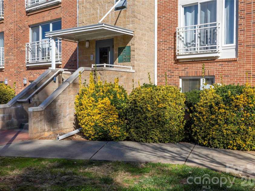 3953 Picasso Court, Charlotte, NC 28205.  MLS# CAR4321079, YatesRealty ID 15323. 